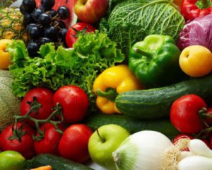 Экзотические фрукты, свежие овощи и ягоды: что украинцы покупают на рынках