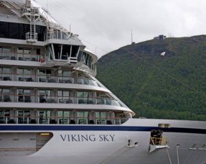 Всіх пасажирів з норвезького круїзного лайнеру евакуювали