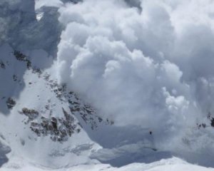 Трагедия в Альпах: туристов снесло лавиной