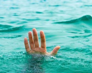 6-річна дитина втопилася у дворі власного дому