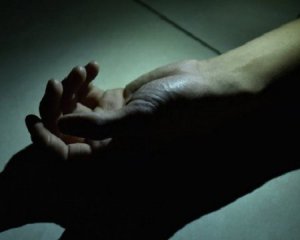 Побила і лишила помирати: 22-річна жінка розправилася із матір'ю