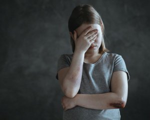 14-річну дівчину ґвалтував рідний батько