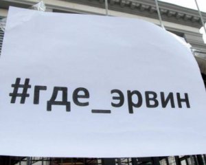 Крымчане пикетируют под российским посольством