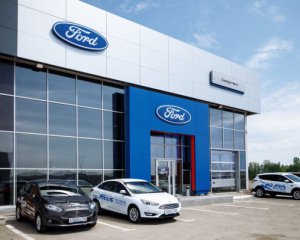 Ford закриває заводи в Росії