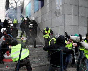 Протести &quot;жовтих жилетів&quot;: в Брюселі розгромлений урядовий квартал