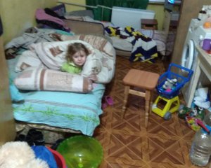 Рятувальники зламали двері, щоб визволити дитину