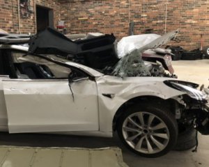 Tesla може передати усю інформацію про власника