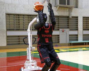 Робот-баскетболист забивает трехочковые гола с любого расстояния