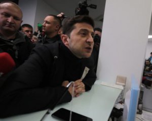 "Відлив трохи крові на сувеніри своїм прихильникам" - штаб Порошенка потролив Зеленського