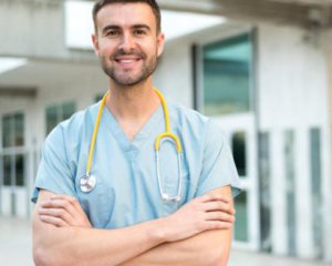 Не бути йому медсестрою: МОЗ затвердило нові назви медичних професій