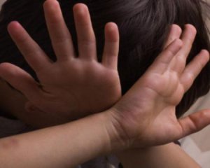 Знущання зняли на відео і продавали: підлітки зґвалтували 6-річного хлопчика