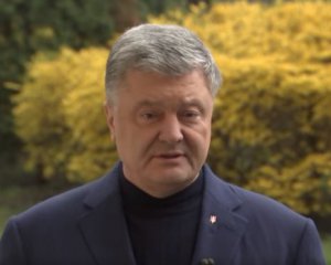 "Спілкування з українцями важливіше, ніж вихідні у Парижі" - Порошенко кличе Зеленського на стадіон