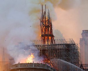 Люди скуповують &quot;Собор Паризької Богоматері&quot; Гюго