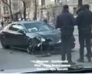 Сталася серйозна аварія з Porsche та позашляховиком