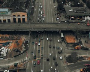Як &quot;мамонт&quot; подолав Шулявський міст: масштабне відео демонтажу