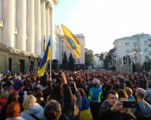 &quot;Через рік, так через рік&quot; - Порошенко пообіцяв повернутися на Банкову