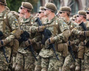 Радник Зеленського: за п&#039;ять років українські військові будуть отримувати зарплату мінімум в тисячу євро