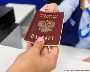 ЄС різко відреагував на видачу російських паспортів на Донбасі