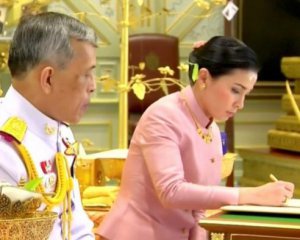 Король Таїланду одружився з генералом