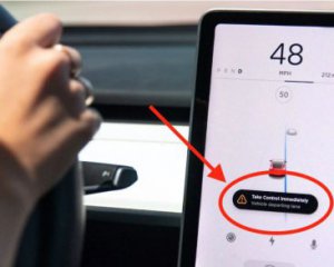 Уникає зіткнень і слідкує за руками - Tesla вдосконалила автопілот