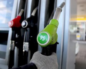 Бензин продовжує дорожчати: ціни на 2 травня