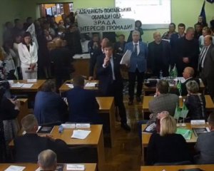На сессии Полтавского областного совета не рассмотрели ни один вопрос повестки дня