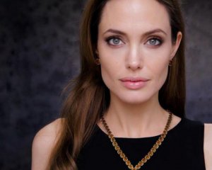 Анжелина Джоли призналась, что страдает от жуткой болезни