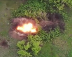 Расплата с неба: бойцы сожгли 2 БМП боевиков