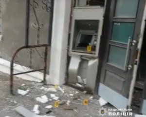 Невідомі підірвали і пограбували банкомат