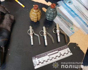 В киевском метро поймали мужчину с гранатами