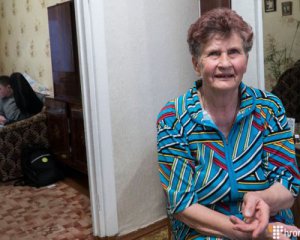 &quot;В Крыму очень тихо, об Олеге если и спросят, на ушко им отвечаю&quot; - мать Сенцова
