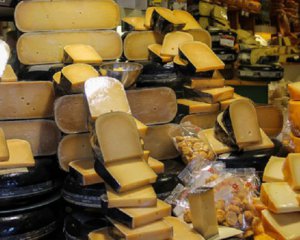 Встает с колен: в оккупированном Крыму уничтожили 35 кг сыра