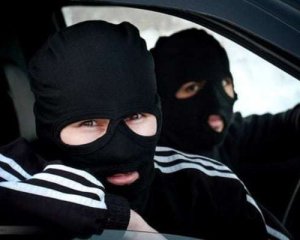 Двое иностранцев и киевлянин требовали у похищенного $30 тыс. и автомобиль