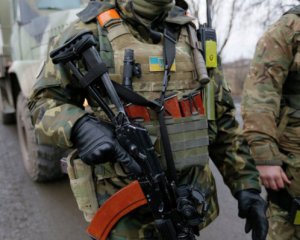 Четверо раненых украинских воинов - российские оккупанты продолжают стрелять
