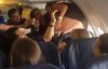 Лаялася і билась ногами: п'яна жінка влаштувала дебош у літаку