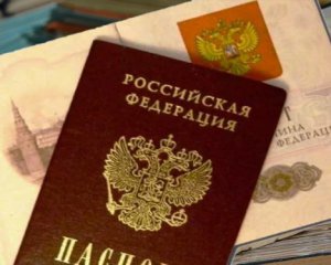 Паспорти в ДНР і ЛНР: Росія вкотре ошукала своїх прихильників