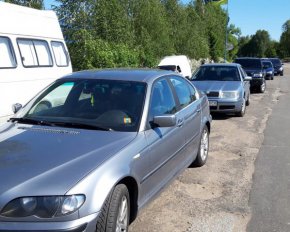 Під Полтавою водії перекрили дорогу - вона аварійна