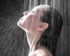 Почему нельзя умываться под душем