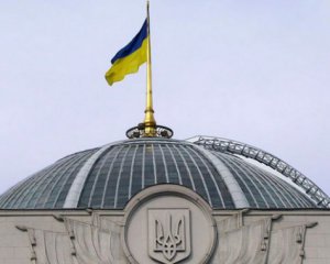 Рада зібралася на позачергове засідання. Зеленському дорікнули за &quot;референдуми про мир&quot;