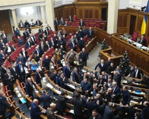 У Зеленского предлагают сократить количество депутатов
