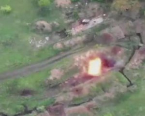 &quot;Була ворожа БМП, але на неї щось впало з неба&quot; - показали відео знищення техніки окупантів