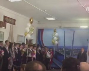 Мэр города отправил выпускников "в последний путь"