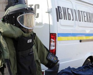 Правоохоронці перевіряють інформацію про замінування 13 об'єктів