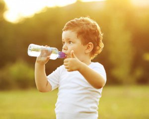 Скільки влітку потрібно пити води