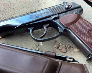 У чоловіка вдома знайшли пістолет, ніж і 48 набоїв