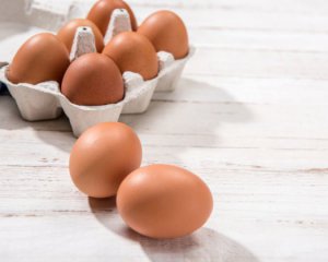 Цены обвалились: почему подешевели яйца