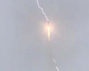 З&#039;явилось відео, як блискавка вдарила у російську ракету