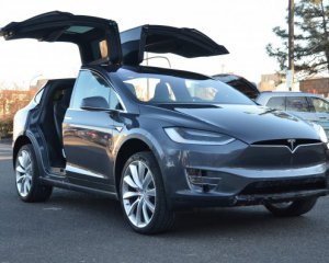 Як Tesla проривалася у лідери на авторинку