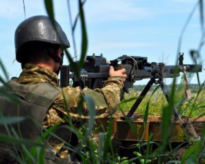 Боевики ранили украинского военного