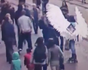 У  Львові п'яний німець влаштував стриптиз на вулиці та заблював райвідділ